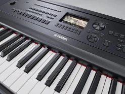 Yamaha DGX-670