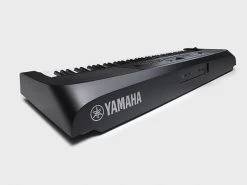 Yamaha DGX-670