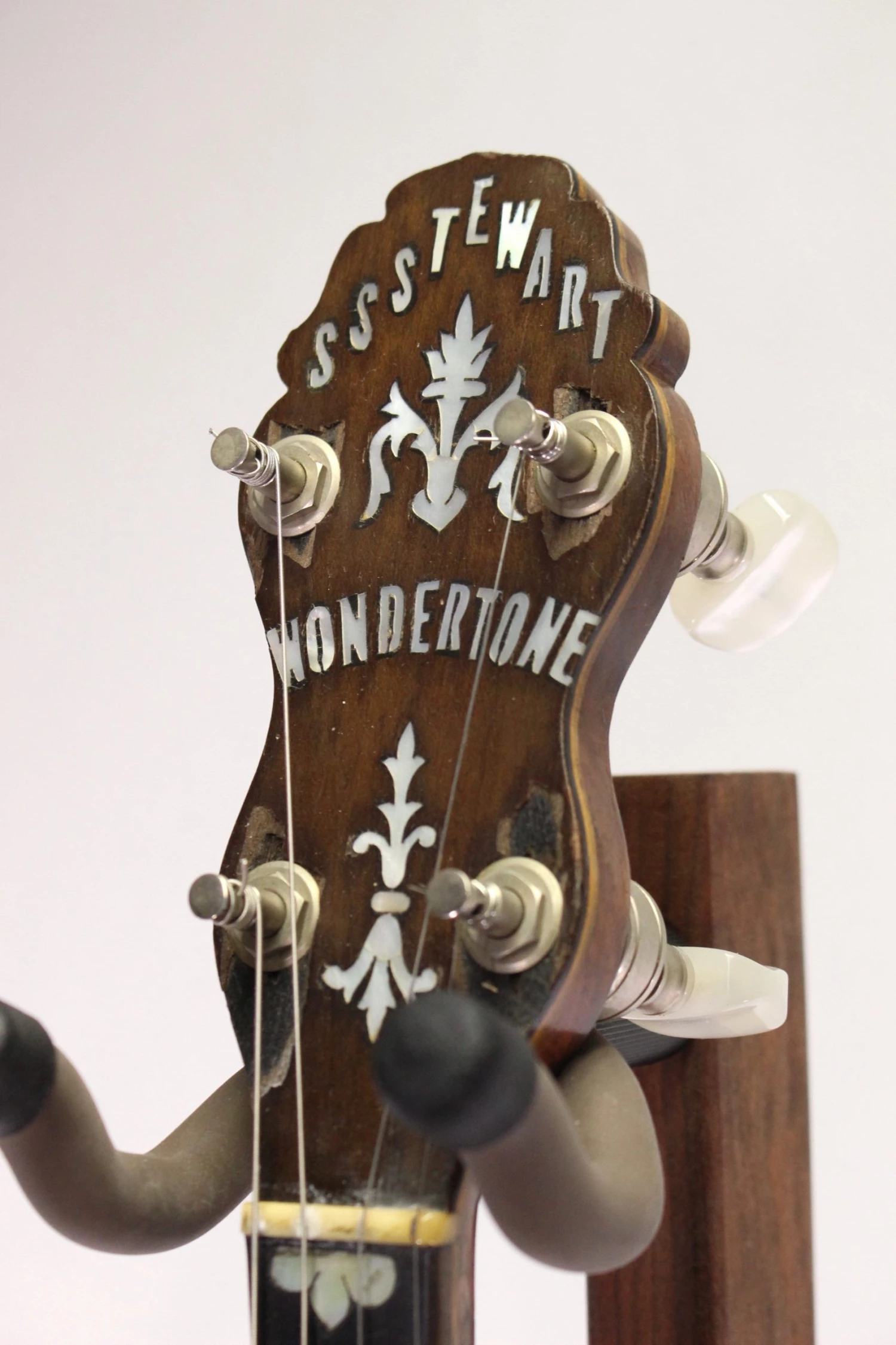Used SS Stewart Wondertone 19 Fret Tenor Banjo 6 Used SS Stewart Wondertone 19 Fret Tenor Banjo