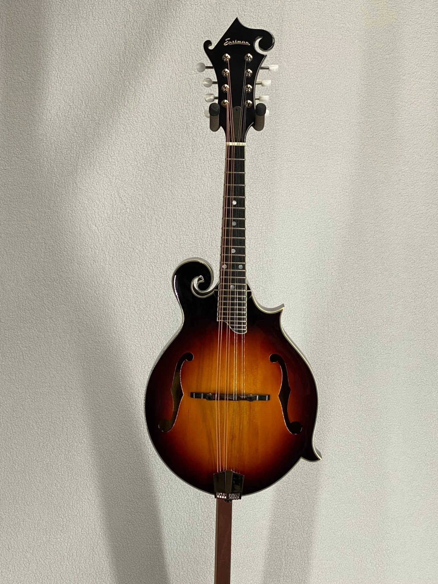 Mandolins Eastman MD515 Classic Sunburst SN:N2004303 1 Mandolins Eastman MD515 Classic Sunburst SN:N2004303