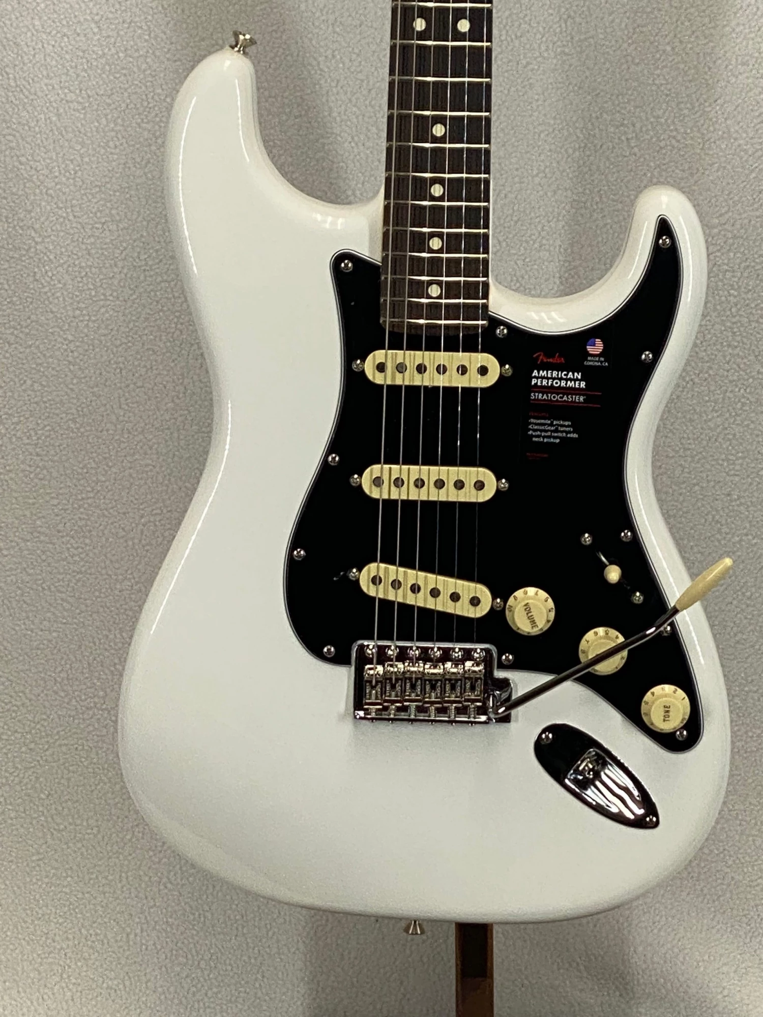 Fender American Performer Stratocaster Arctic White SN:US210080863 2 Fender American Performer Stratocaster Arctic White SN:US210080863