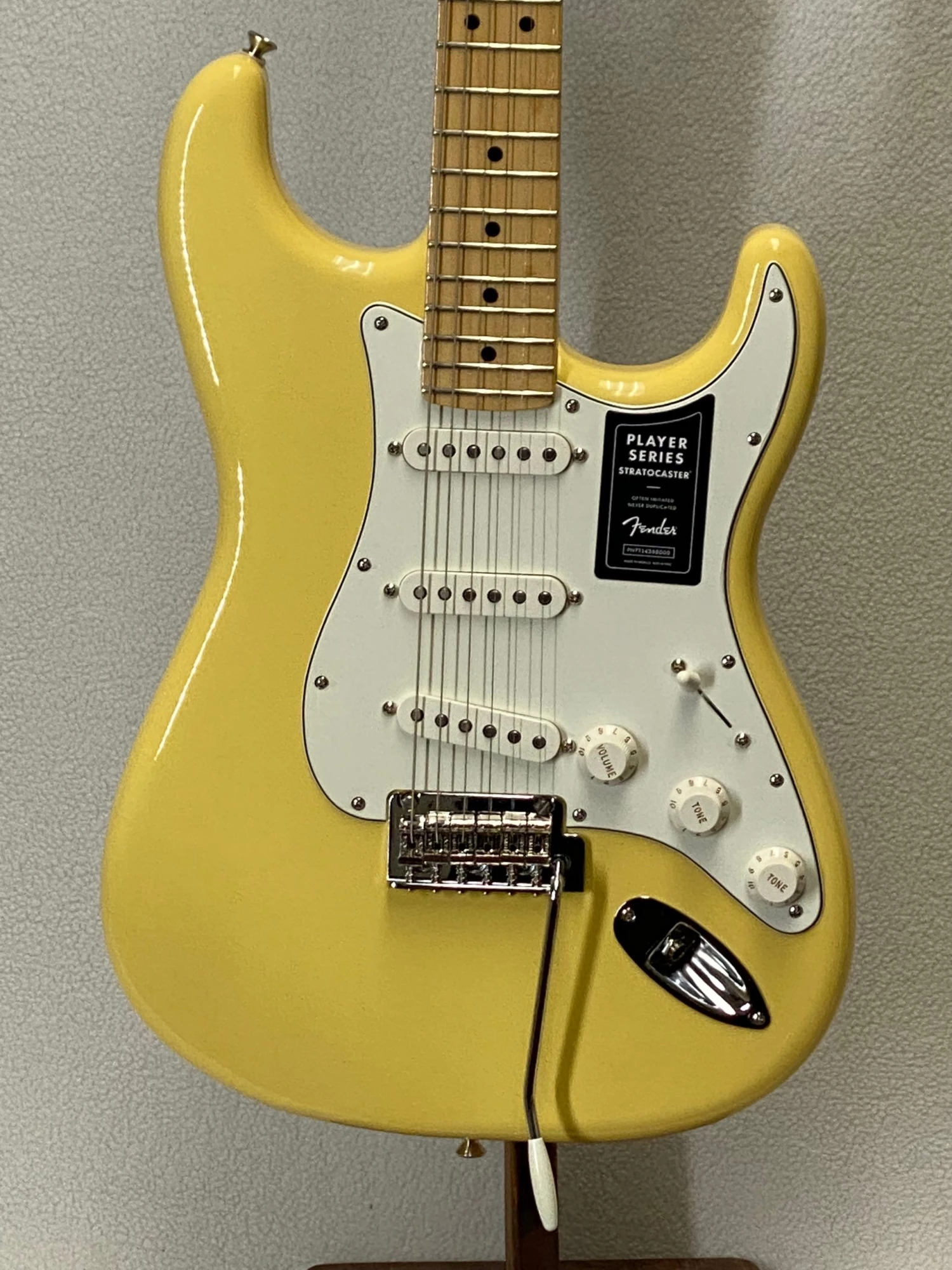 Electric Fender Player Stratocaster - Buttercream 2 Electric Fender Player Stratocaster - Buttercream