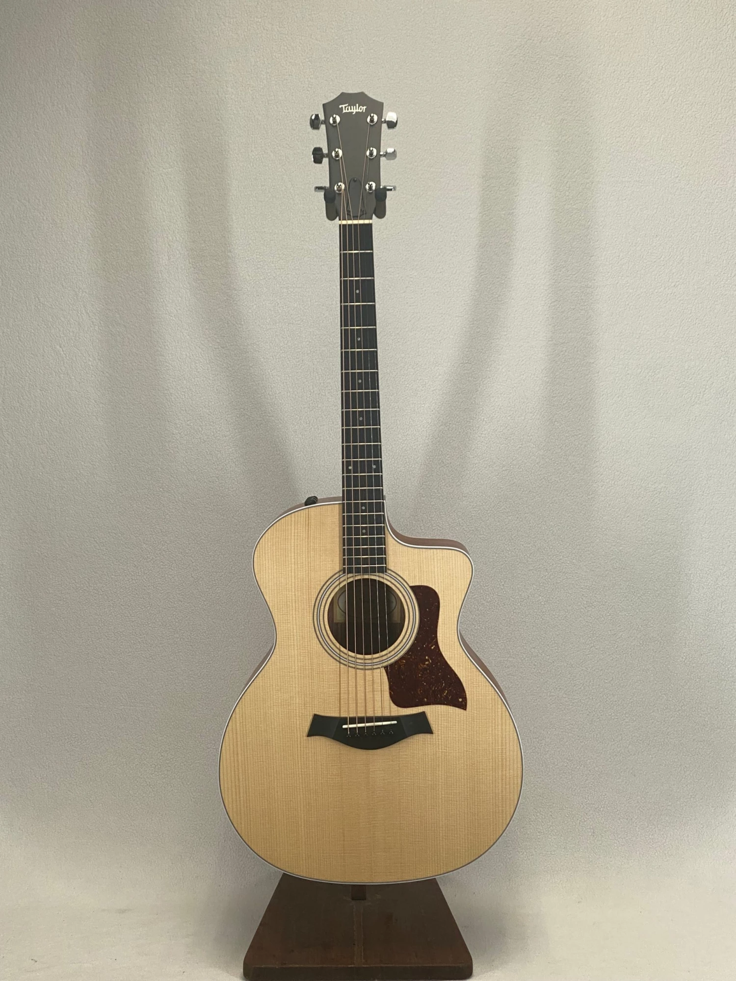 Taylor 214ce SN:2201182128 1 Taylor 214ce SN:2201182128