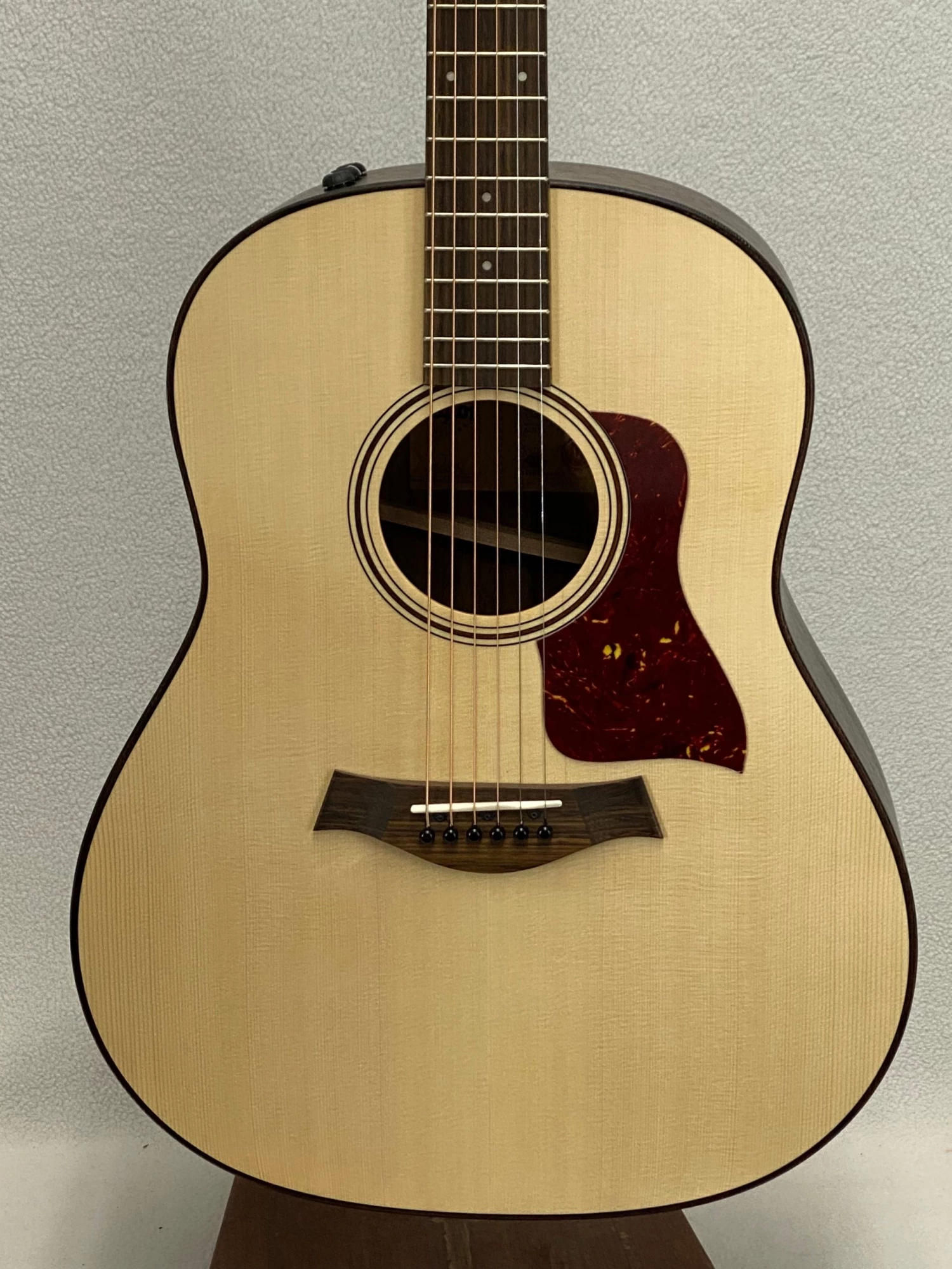 Taylor AD17e SN:1203032048 2 Taylor AD17e SN:1203032048