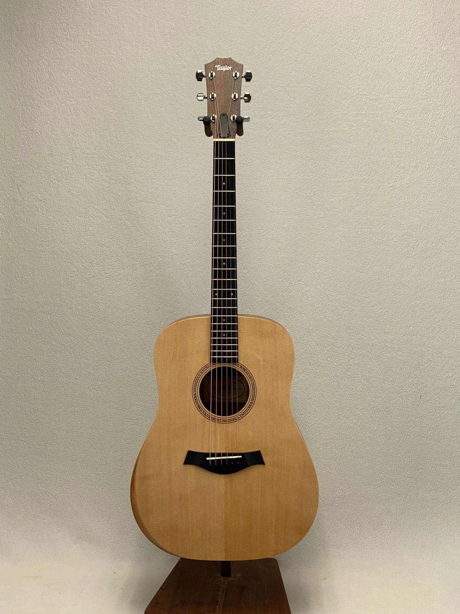 Acoustic Taylor Academy 10 SN:2204122502 1 Acoustic Taylor Academy 10 SN:2204122502