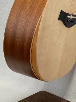 Acoustic Taylor Academy 10 SN:2204122502 18 Acoustic Taylor Academy 10 SN:2204122502