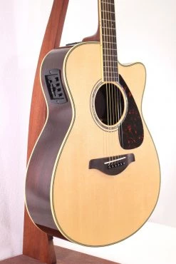 Yamaha FSX830C Small Body Acoustic/Electric Guitar