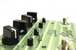 Pedals Suhr Alexa Dual Channel Analog Chorus/Vibrato Effects Pedal